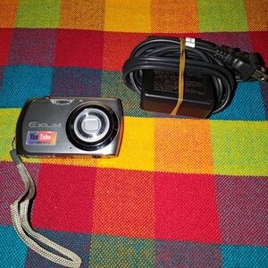 Casio Exilim Ex-s8 12.1mp Digital Camera w/ Battery & Charger - Tested & Works